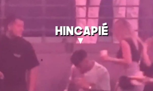 Hincapie được chụp ảnh ở Madrid và người đại diện của anh vừa giới thiệu anh đến Real Madrid Hincapie được chụp ảnh ở Madrid và người đại diện của anh vừa giới thiệu anh đến Real Madrid