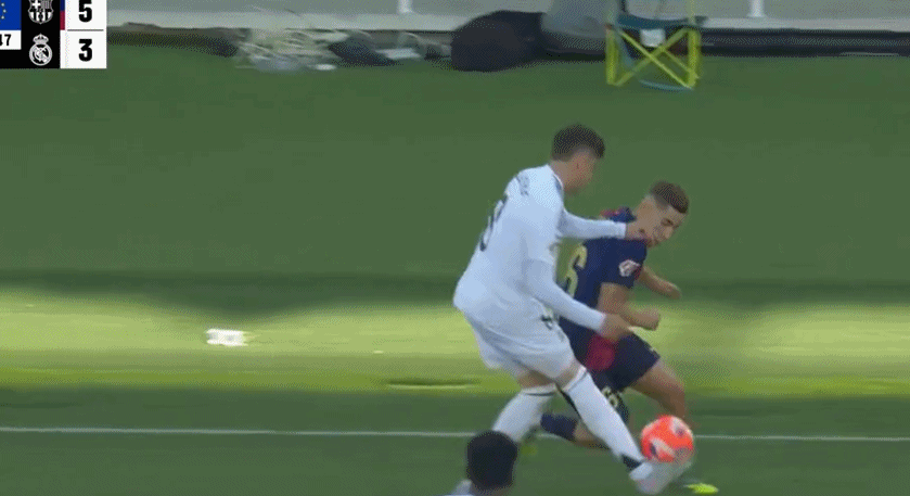 World Sports xem xét các quyết định gây tranh cãi trong trận derby quốc gia: Chuameni thoát thẻ đỏ + không bị phạt vì lỗi dùng tay chơi bóng