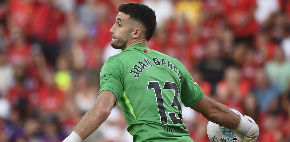 Thủ môn Garcia của Barcelona: Tôi rất vui khi giành chiến thắng trong trận ra mắt. Muriqi đã đá vào mặt tôi.