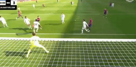 Chuyên gia trọng tài: Cùng một trọng tài và cùng một pha chạm bóng, tình huống của Chuameni và Balde lại khác nhau