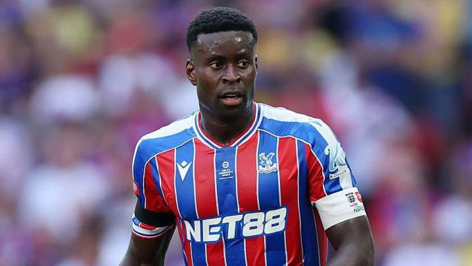 Sky Sports: Gueye có thể sẽ ở lại Crystal Palace trong một năm và rời đội theo dạng cầu thủ tự do vào mùa hè tới