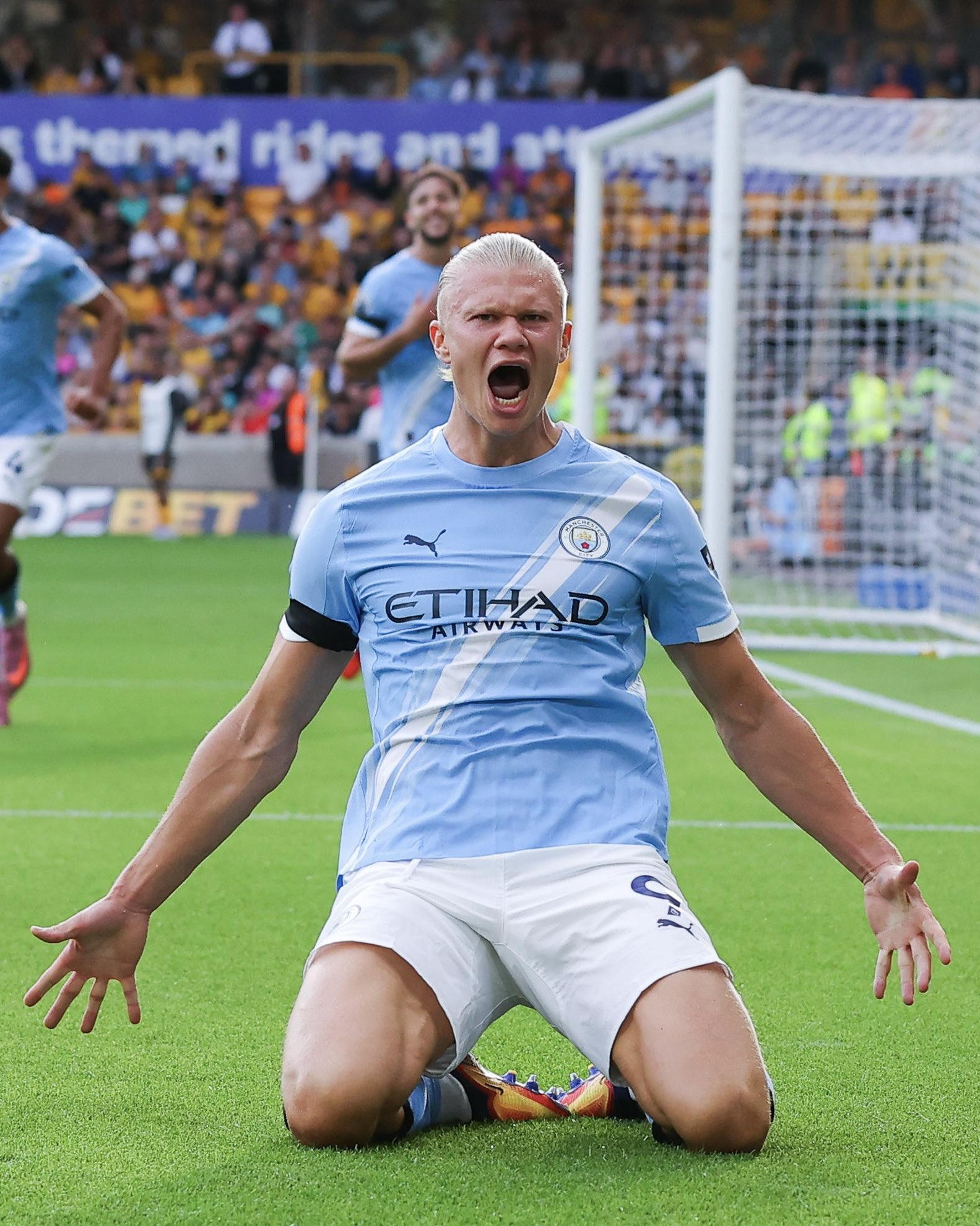 Haaland đã đăng ảnh lên mạng xã hội sau trận đấu để ăn mừng: Bóng đá đã trở lại!