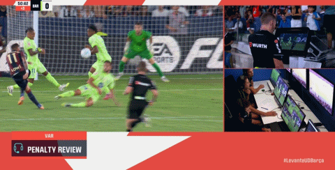 Pedri: Mùa giải trước, pha chạm tay của Chuuameni rõ ràng không được công nhận, nhưng hôm nay pha chạm tay của Balde lại được hưởng quả phạt đền Pedri: Mùa giải trước, pha chạm tay của Chuuameni rõ ràng không được công nhận, nhưng hôm nay pha chạm tay của Balde lại được hưởng quả phạt đền