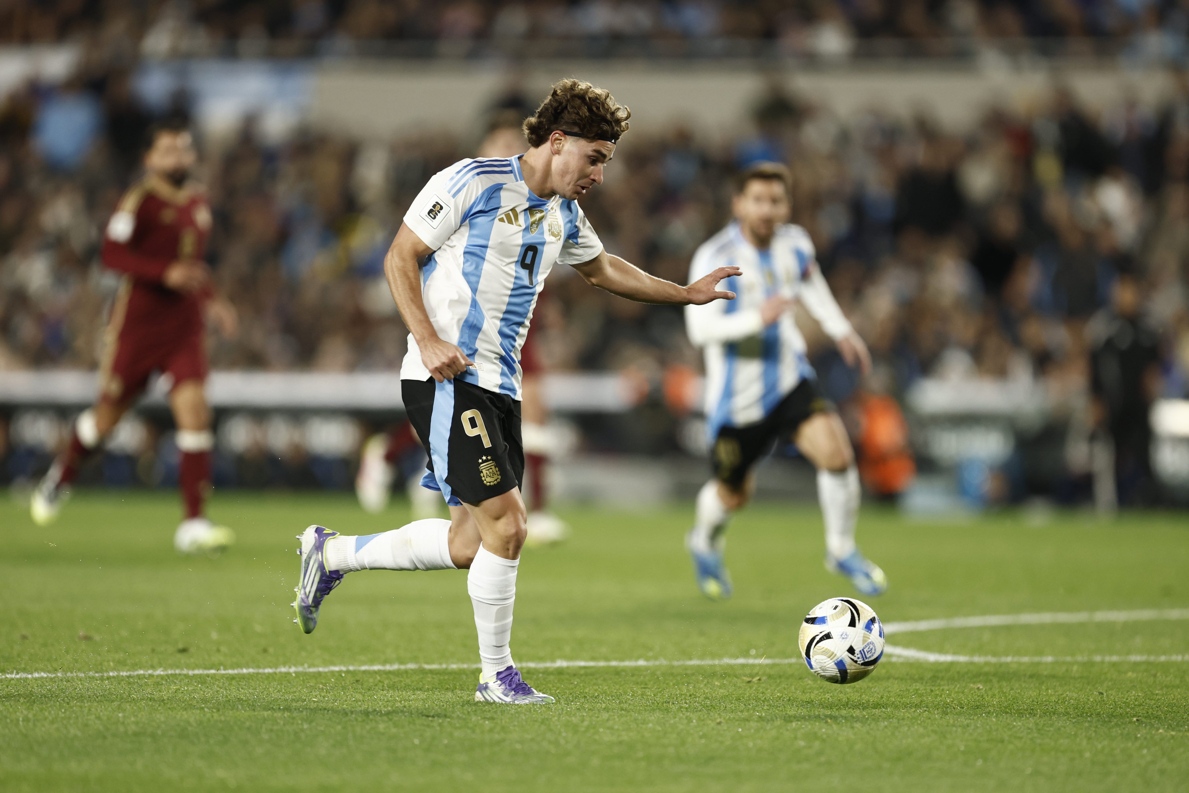 Alvarez: Thật vinh dự cho chúng tôi khi được chơi cùng Messi