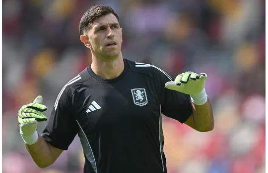 MU ngan can Ruben Amorim ky hop dong voi Emiliano Martinez.